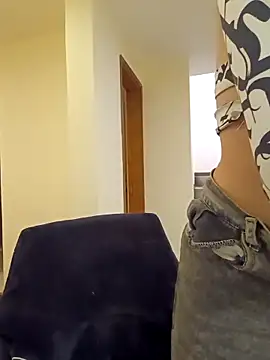 Emiily__Evans' Live XXX Chat