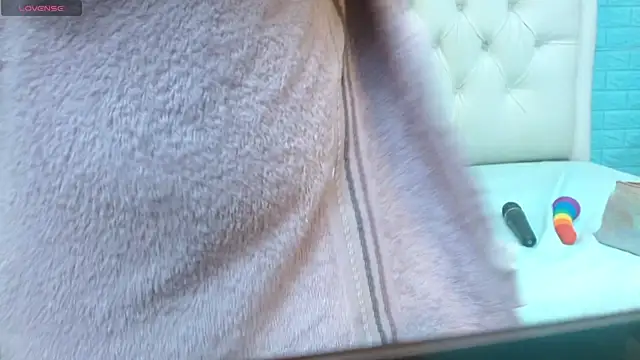 tinisweet 现场XXX聊天