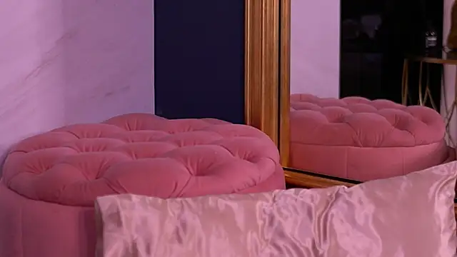 NickyBenz: διαδικτυακό σόου στην κάμερα