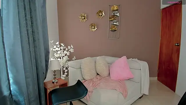 NAOMI_SHAW's Webcam Show