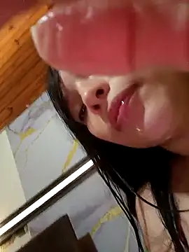 Zoebreastmilk2 – Kamerová šou