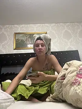 Emi_RoseMaus Pertunjukan Webcam