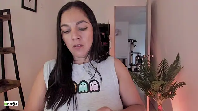 urcute_kitten Adlı Modelin Canlı XXX Sohbeti