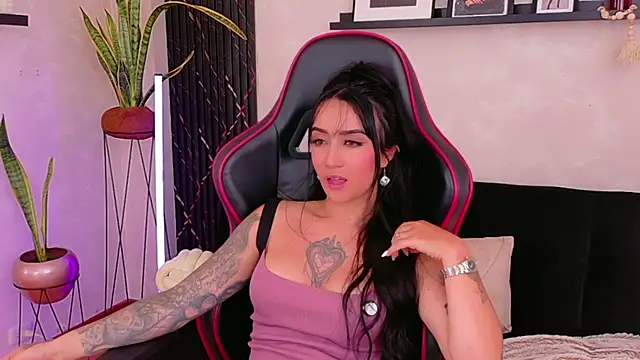 EmmyEvans1's Live XXX Chat