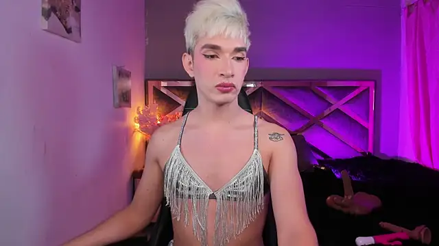 Cherry_zayden_: διαδικτυακό σόου στην κάμερα