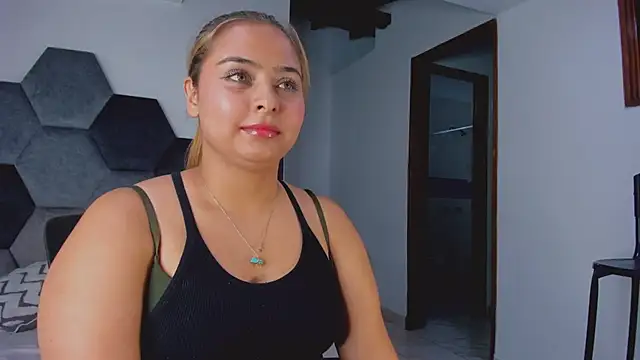 MikaelaStone's Live XXX Chat