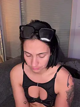 LaPetiteKim's Live XXX Chat