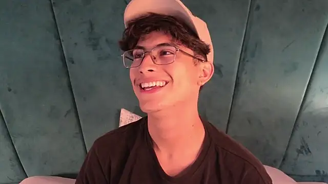 Aaron_Eze Show Webcam