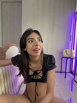 ZaraLuuvのライブXXXチャット