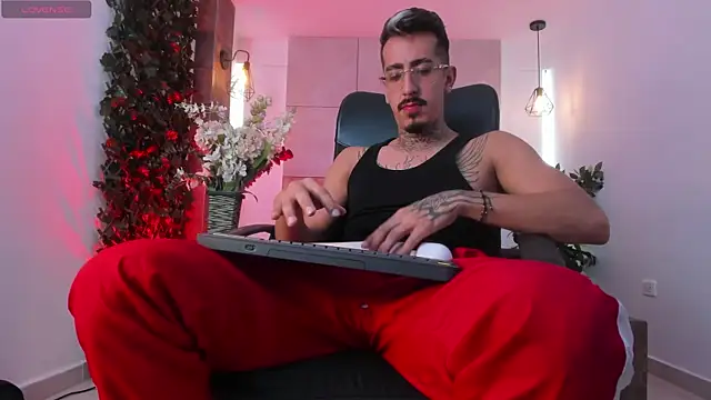 Donovan_Desmond Chat XXX in diretta