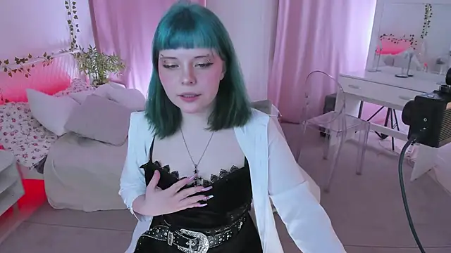 AliceMoongirl Show in webcam
