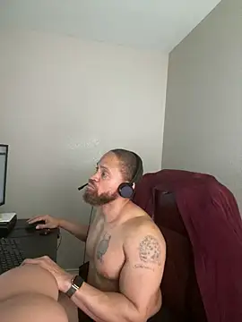 Fathero1time: διαδικτυακό σόου στην κάμερα