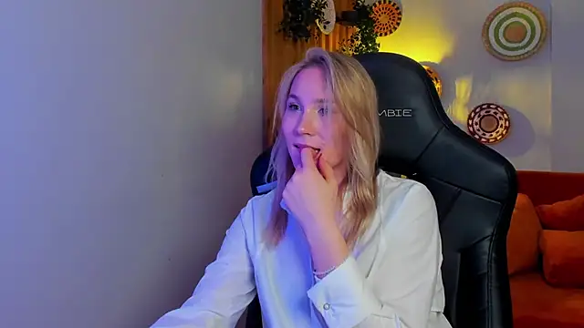 Chat XXX en directo de ElaraVoltage