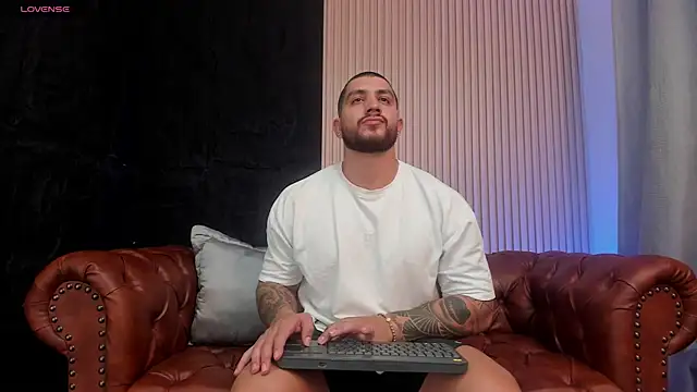 Czat XXX na żywo – KyleNorth_