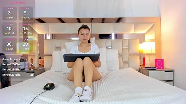 EloiseClairmont's Live XXX Chat