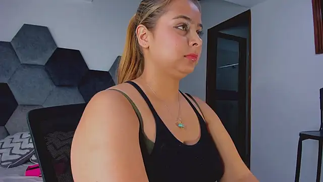 MikaelaStone's Live XXX Chat