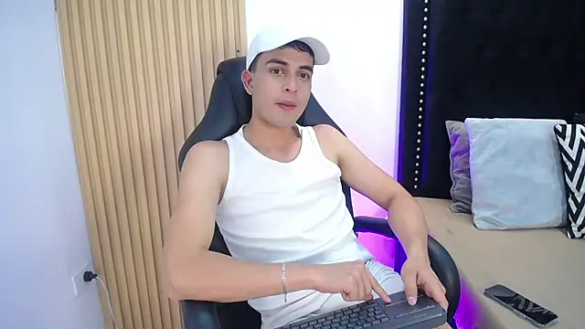 NewYoungHot Show Webcam