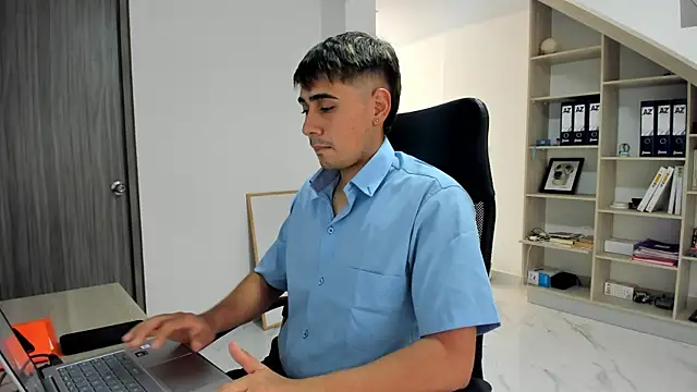 Boss_Secretn Webbikameraesitys