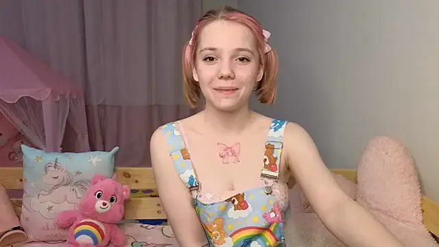 PrincessLittleKiki Show in webcam