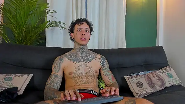 Aron_ford Adlı Modelin Web Kamerası Şovu