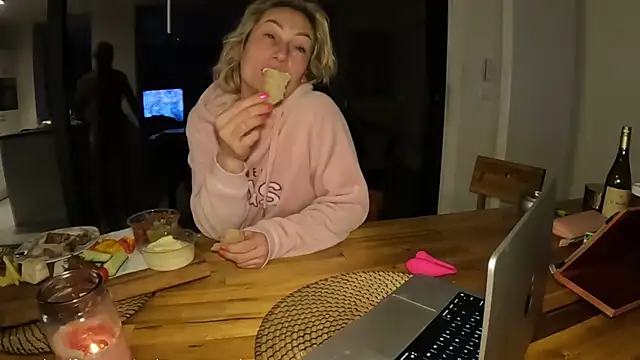 Вебкам-шоу CustomKinkyCouple