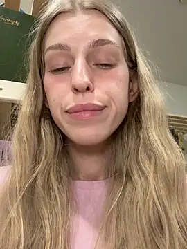 kira_mia's Webcam Show