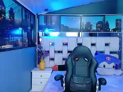 Show modela AlecciaNova na web-kameri