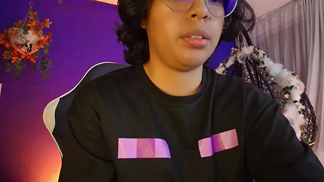 Emmapark_ লাইভ XXX চ্যাট