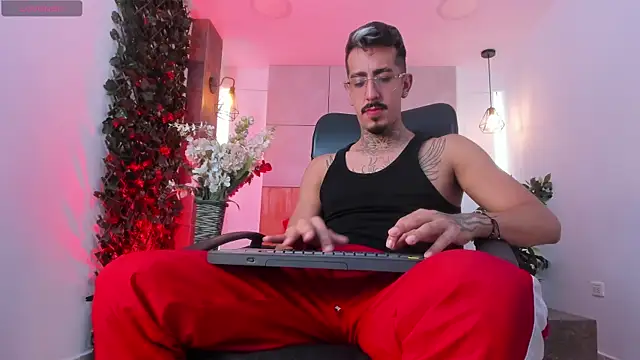 Donovan_Desmond's Live XXX Chat