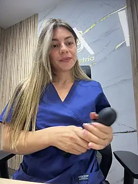 alicee16 Show in webcam