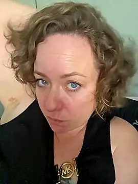 Pertunjukan Kamera Web julimonroe