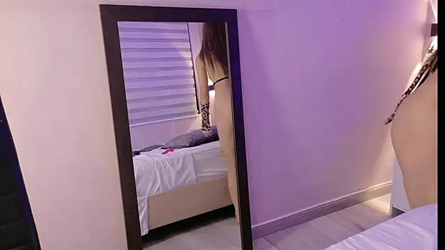 AmmyJones_'s Live XXX Chat