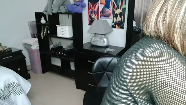 Dama_Scarlata18's Live XXX Chat