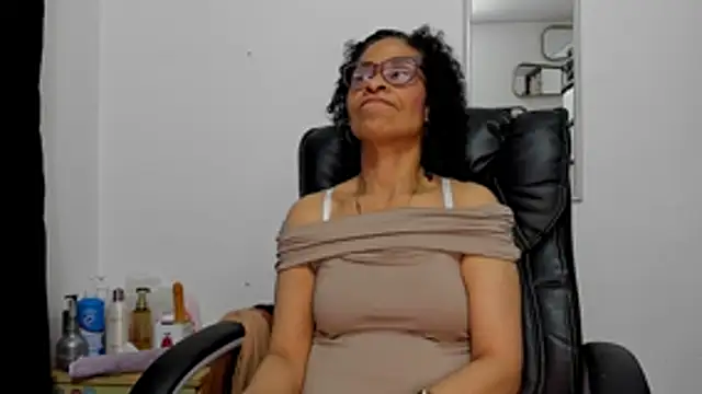 Aries_Mature's Live XXX Chat