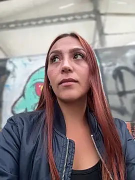 Show modela Queen_Scatlett na web-kameri