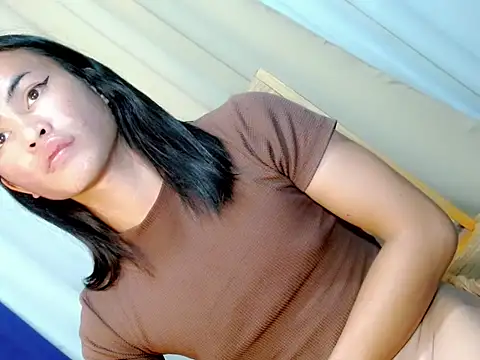 urhotty_megss Pertunjukan Webcam