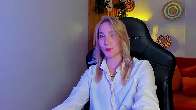 ElaraVoltage 웹캠 쇼