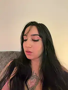 EmmyEvans1 Adlı Modelin Canlı XXX Sohbeti