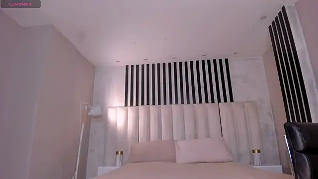 SunnyRivers' Live XXX Chat