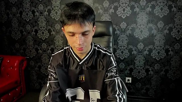 ClarkBev élő XXX-chatje