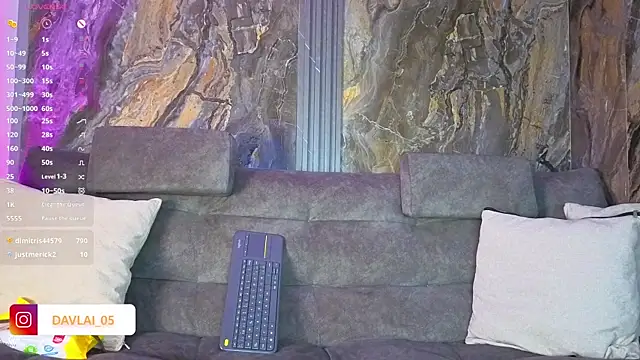 Daviid_laidd: διαδικτυακό σόου στην κάμερα