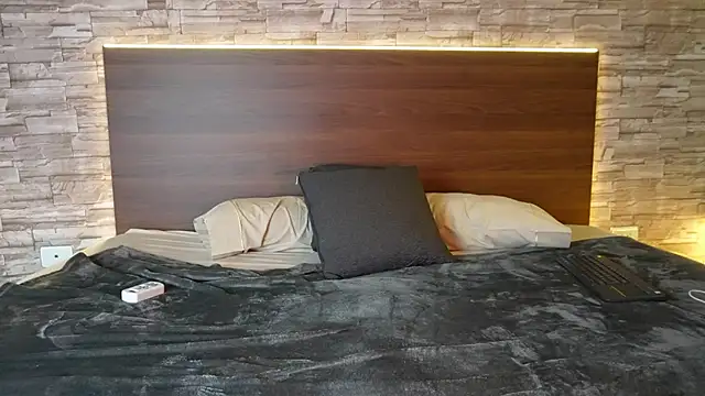 Enzo_Crown Show in webcam