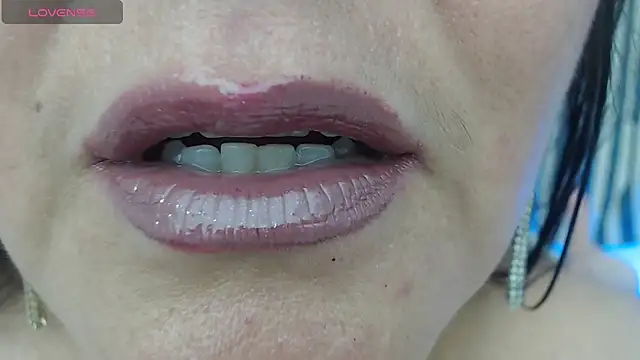 Sharlot_curvy: онлайн-секс-чат