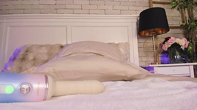 EmillyBronte Adlı Modelin Canlı XXX Sohbeti