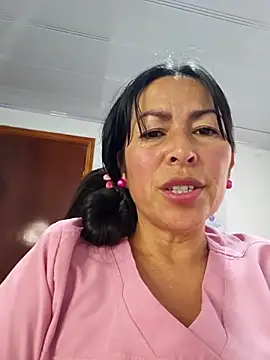 Show modela JustSamantha_ na web-kameri