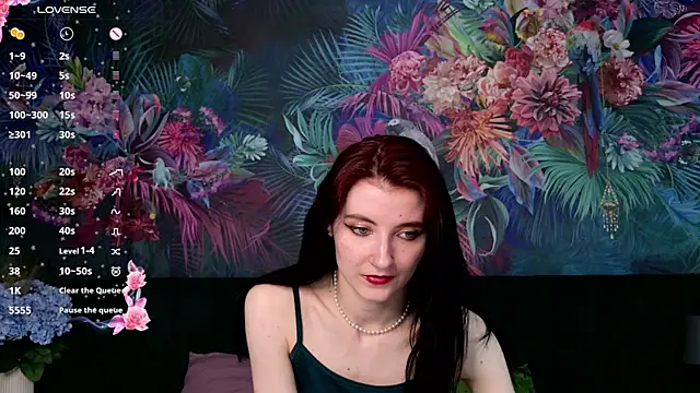 NicoleLuxe Adlı Modelin Canlı XXX Sohbeti