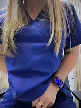 alicee16 Adlı Modelin Canlı XXX Sohbeti