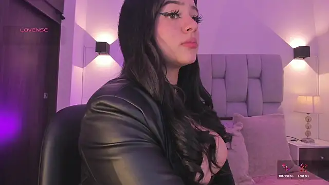 Seraphyne666 Adlı Modelin Canlı XXX Sohbeti