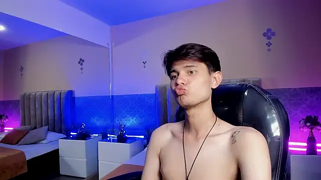 Chatroom XXX en direct de Derek_Sinn