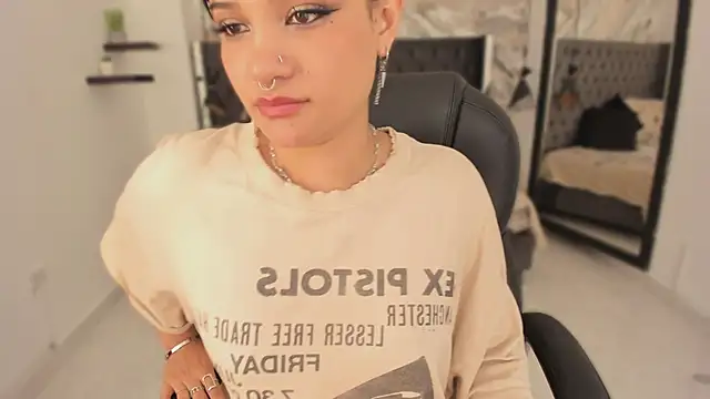 renee_shelby_'s Live XXX Chat